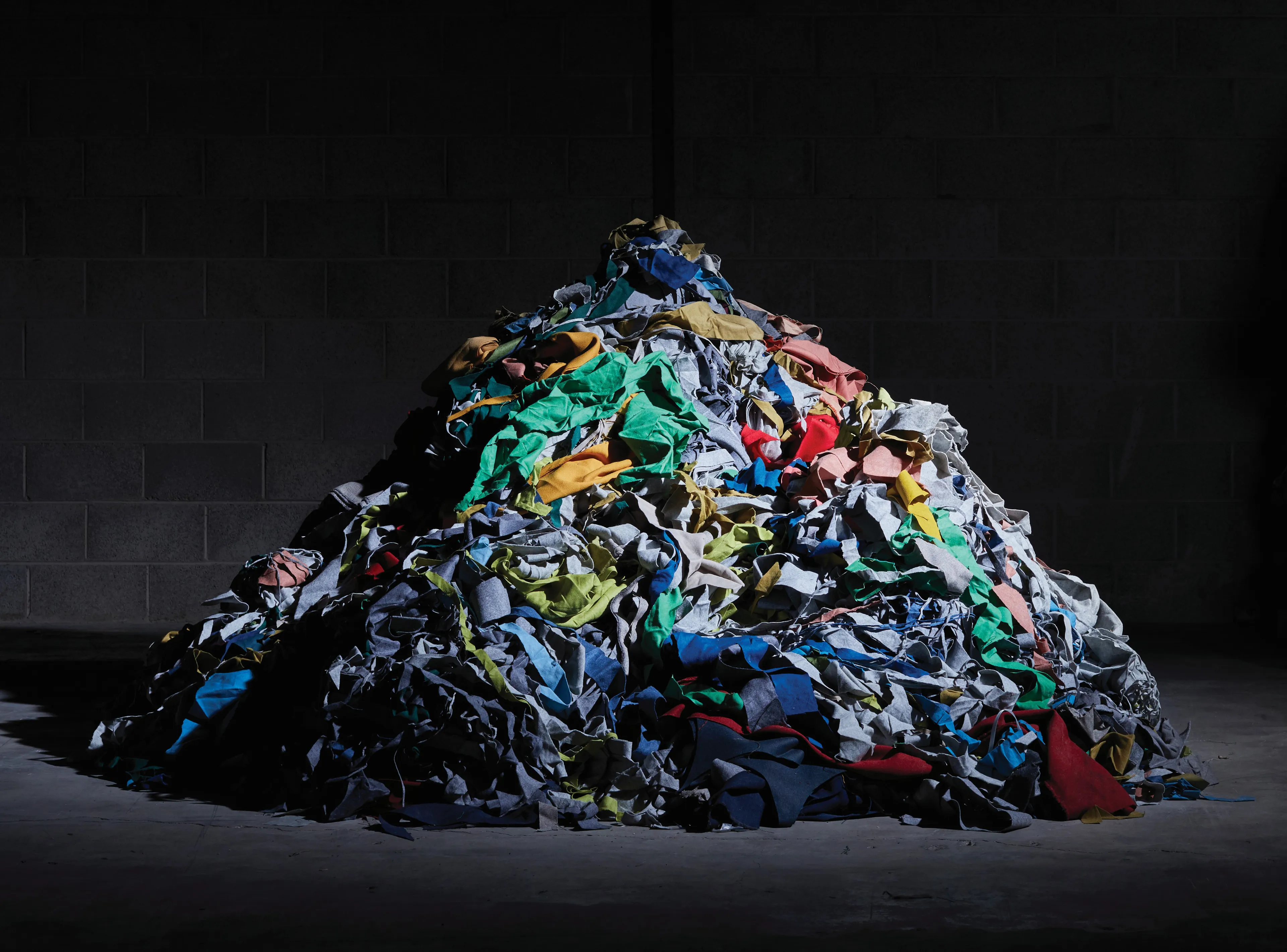 TEXTILE WASTE MOUNTAIN GIF 001 (1)