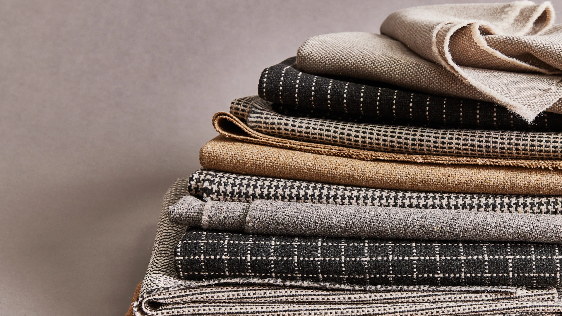 Monochrome Sett Stack